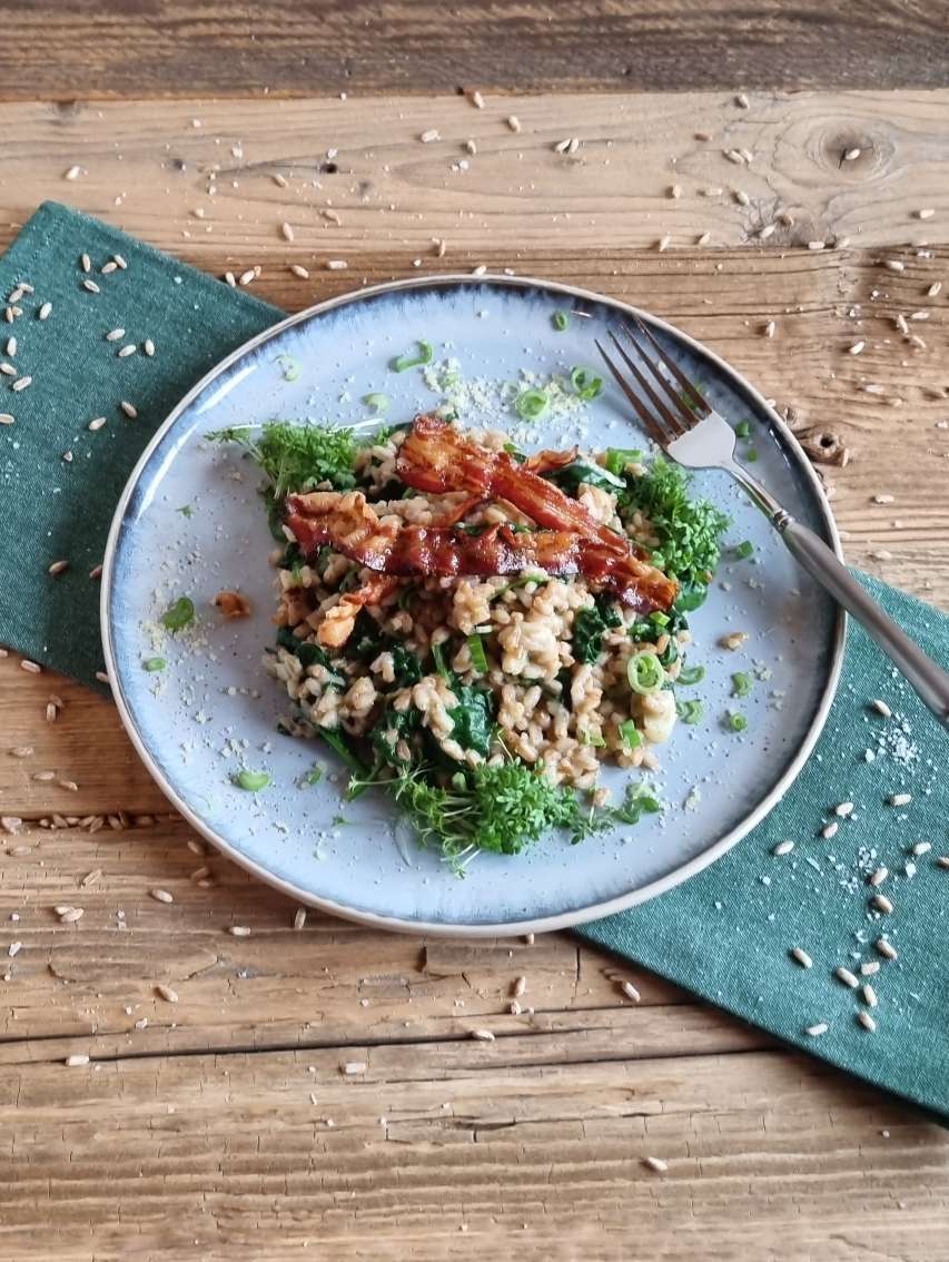 UrDinkel-Spinat-Kernotto mit Speckchips