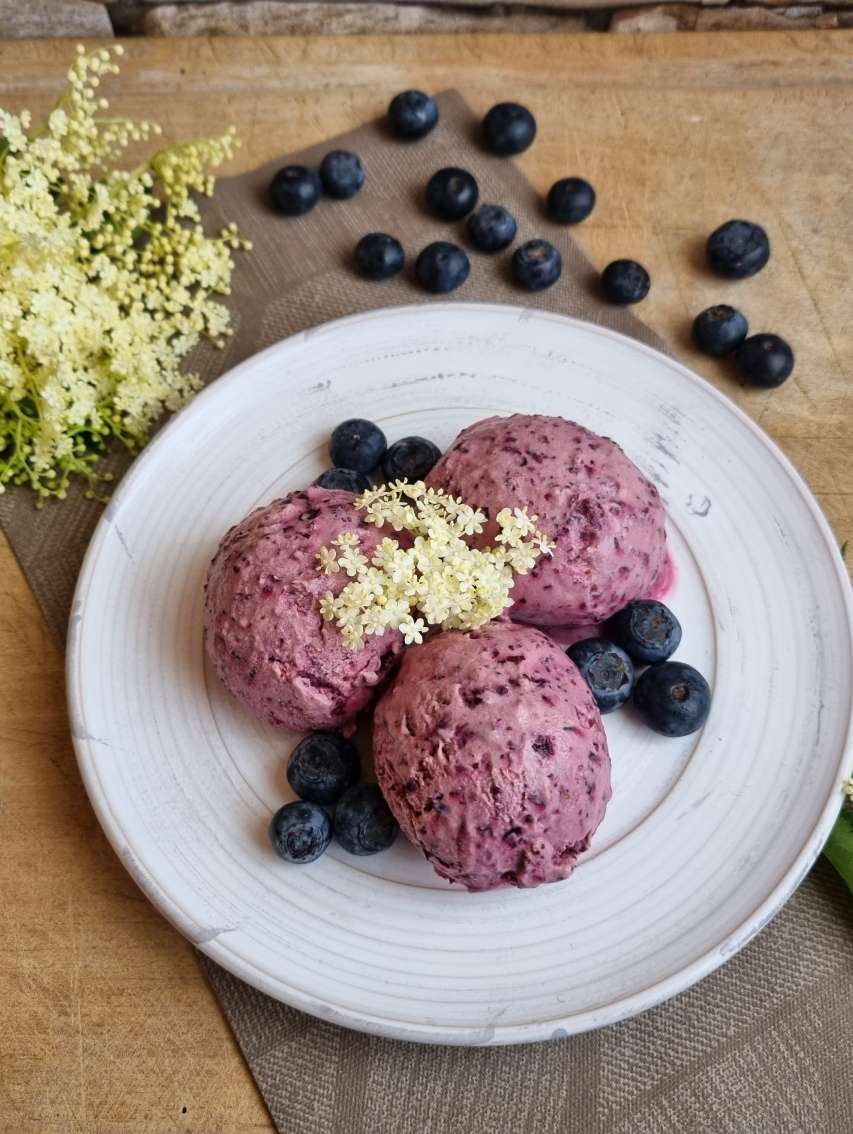 Heidelbeer-Holunder-Glace