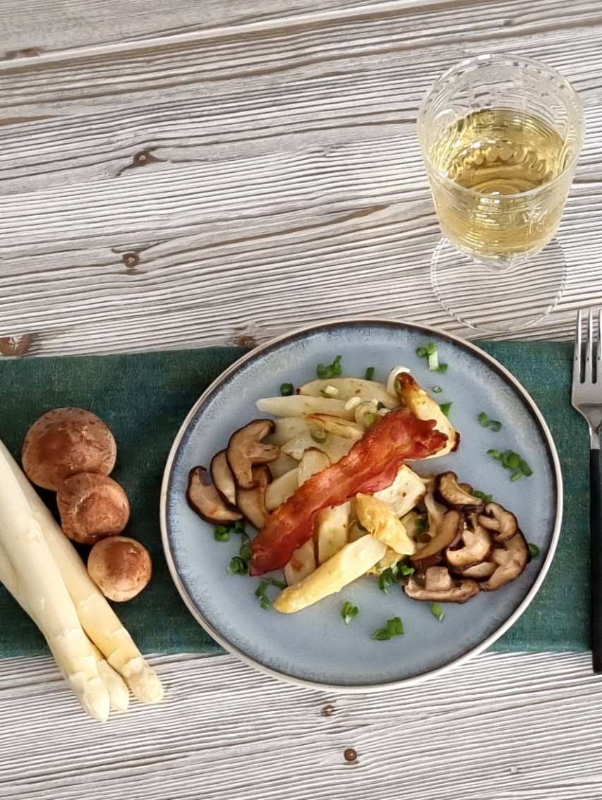 Lauwarmer Spargel-Salat